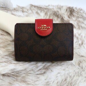 COACH MEDIUM CORNER ZIP WALLET IN SIGNATURE CANVAS CW786